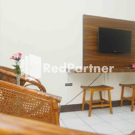 Hotel Transit 1 Makassar Redpartner Экстерьер фото
