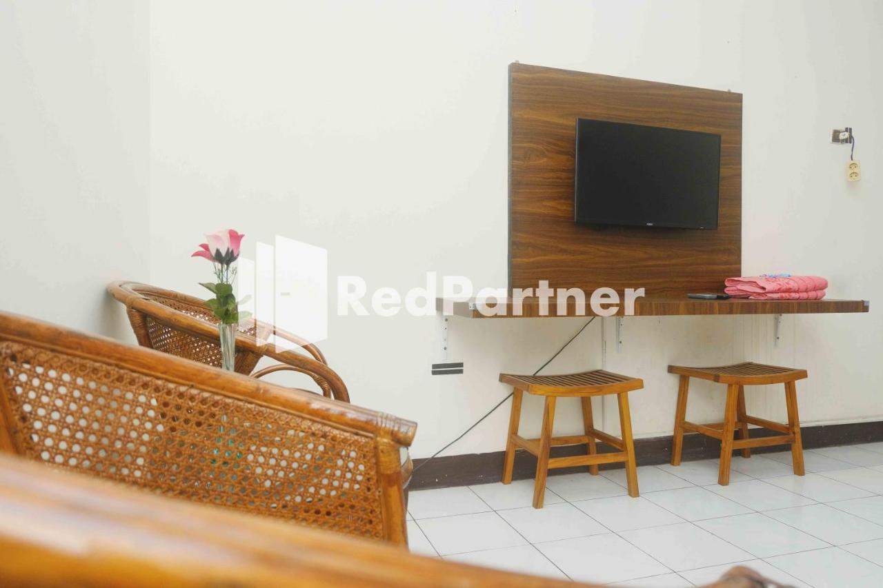 Hotel Transit 1 Makassar Redpartner Экстерьер фото