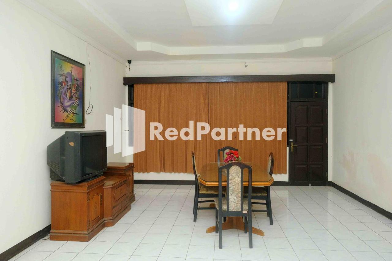Hotel Transit 1 Makassar Redpartner Экстерьер фото
