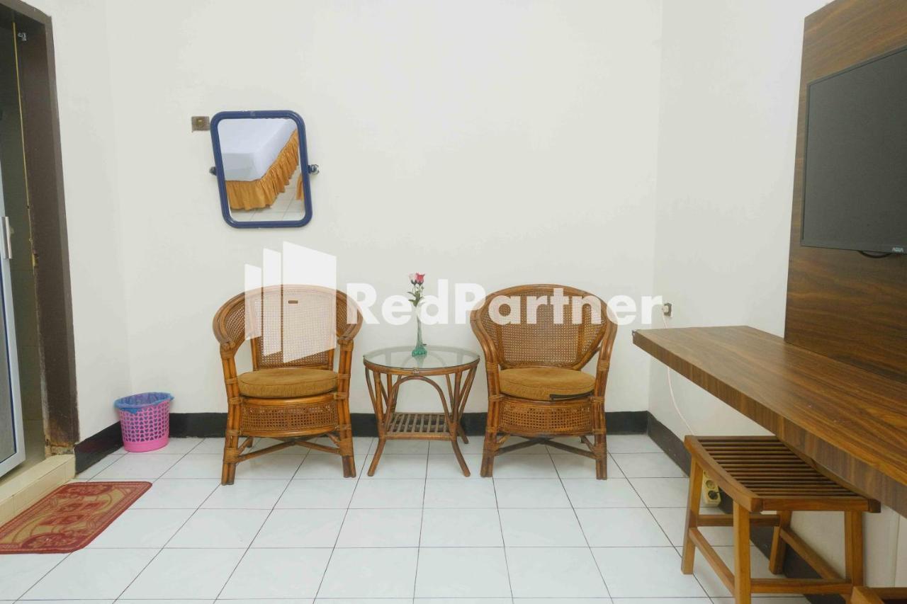 Hotel Transit 1 Makassar Redpartner Экстерьер фото