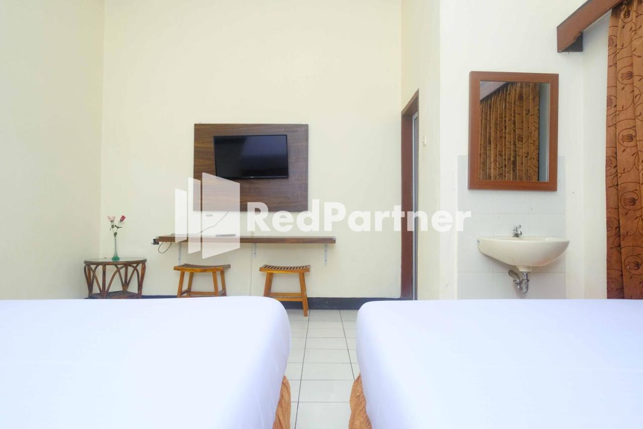 Hotel Transit 1 Makassar Redpartner Экстерьер фото
