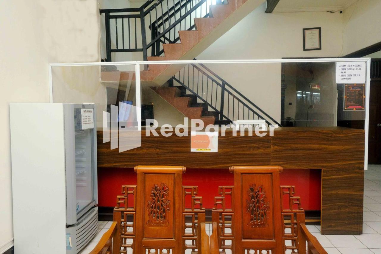 Hotel Transit 1 Makassar Redpartner Экстерьер фото