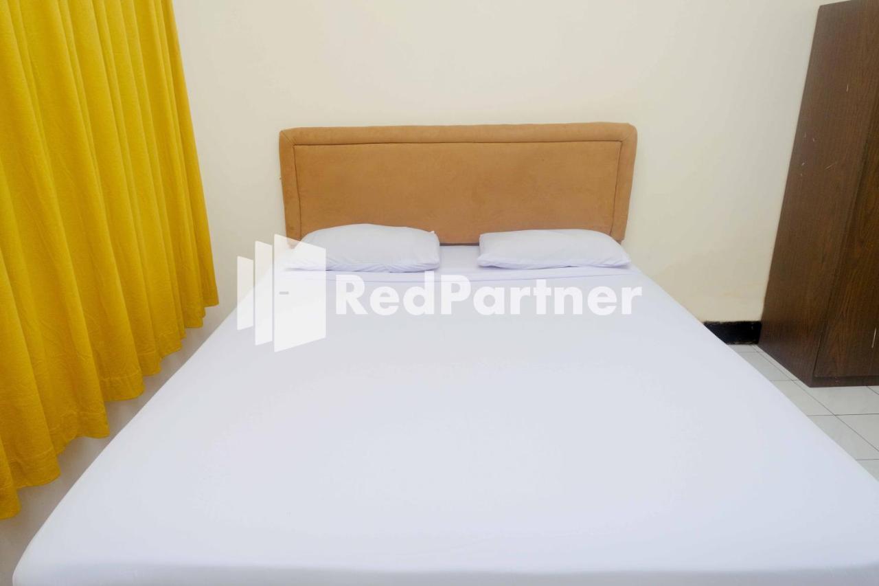 Hotel Transit 1 Makassar Redpartner Экстерьер фото