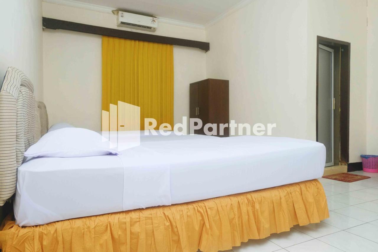 Hotel Transit 1 Makassar Redpartner Экстерьер фото