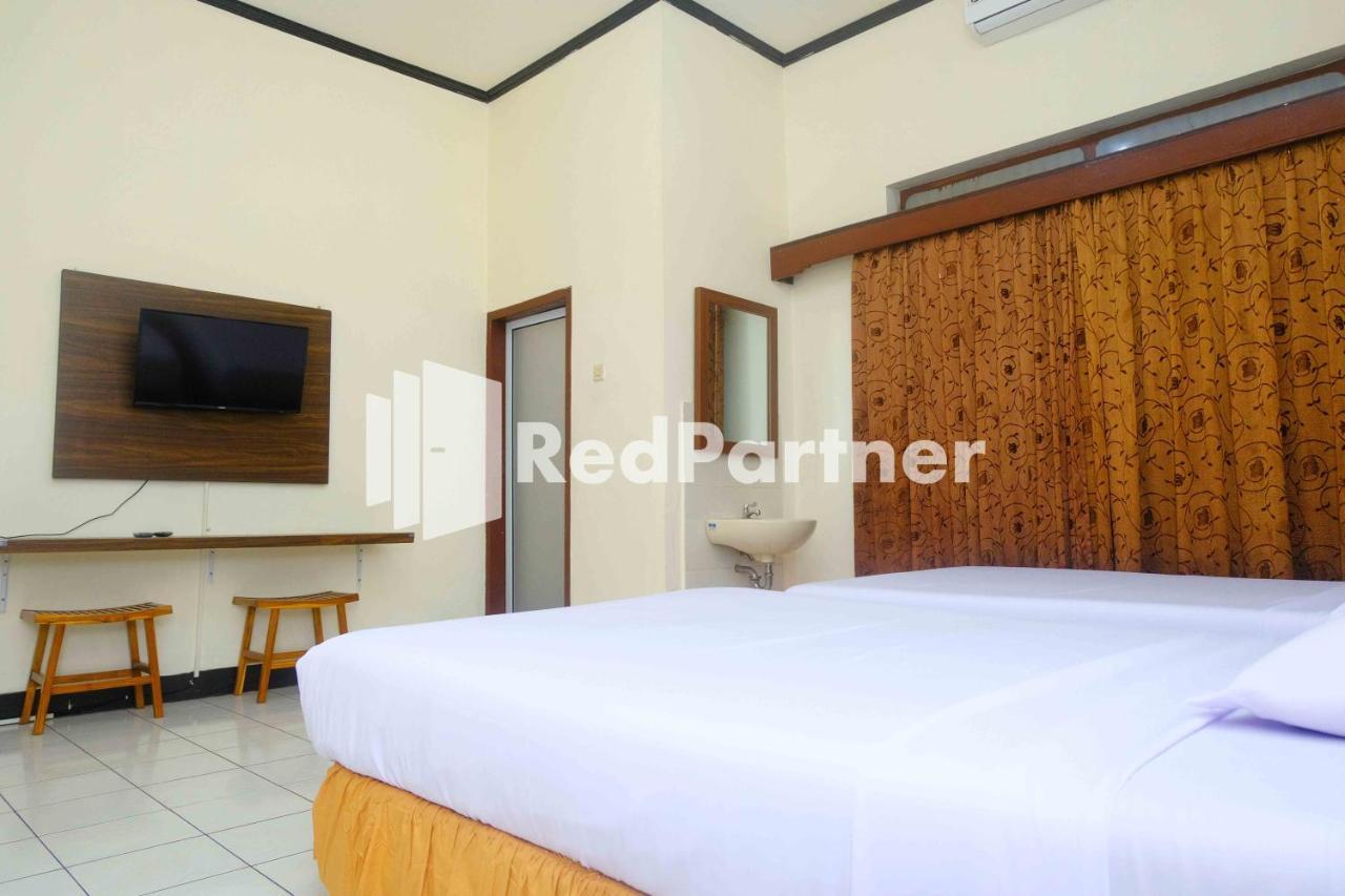 Hotel Transit 1 Makassar Redpartner Экстерьер фото