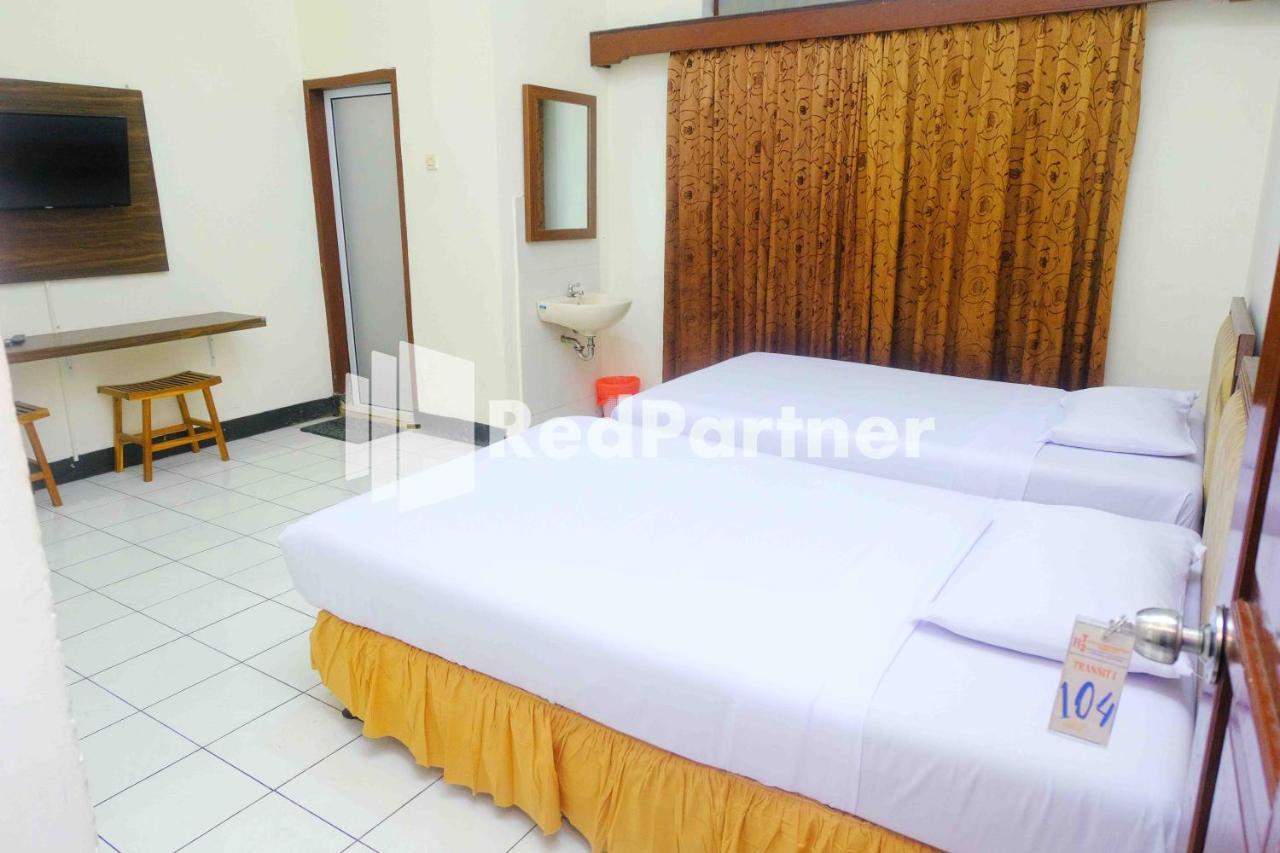 Hotel Transit 1 Makassar Redpartner Экстерьер фото