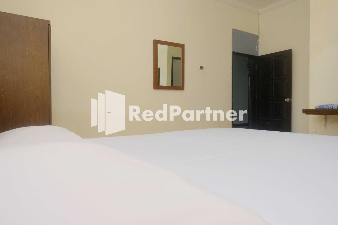 Hotel Transit 1 Makassar Redpartner Экстерьер фото