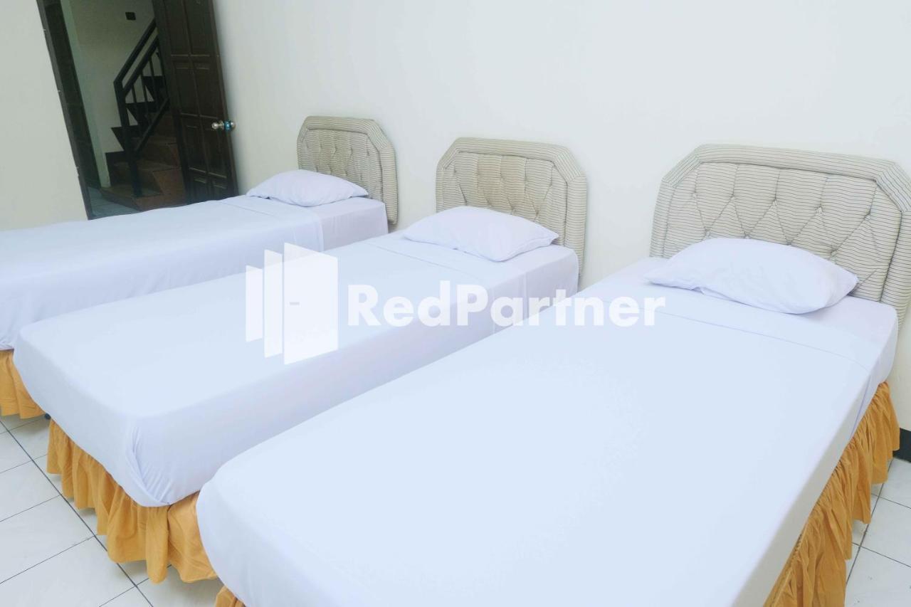Hotel Transit 1 Makassar Redpartner Экстерьер фото